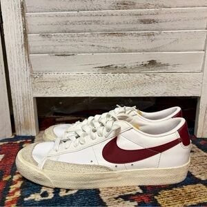 Women’s Size 8 Nike Low Top Blazers